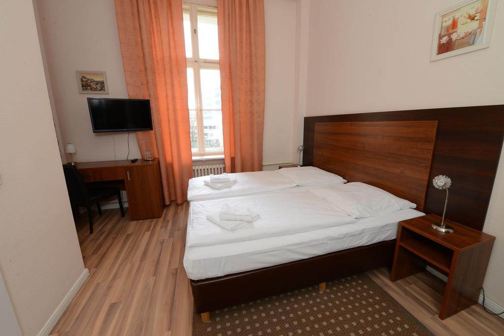 Double or Twin Room,112441125:JPEG