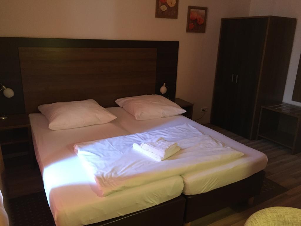 Single Room,258142113:JPEG