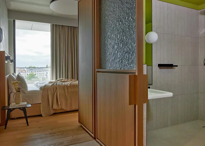 Locke At East Side Gallery Berlino